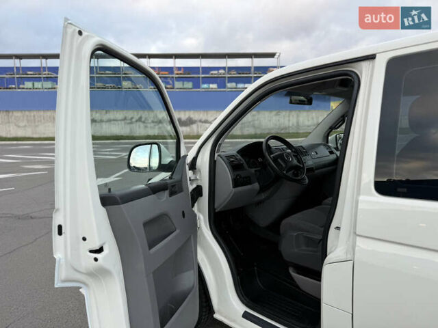 Белый Фольксваген Transporter, объемом двигателя 2.5 л и пробегом 270 тыс. км за 9800 $, фото 8 на Automoto.ua