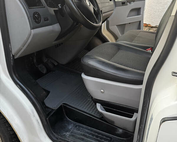 Білий Фольксваген Transporter, об'ємом двигуна 2.46 л та пробігом 230 тис. км за 6950 $, фото 7 на Automoto.ua