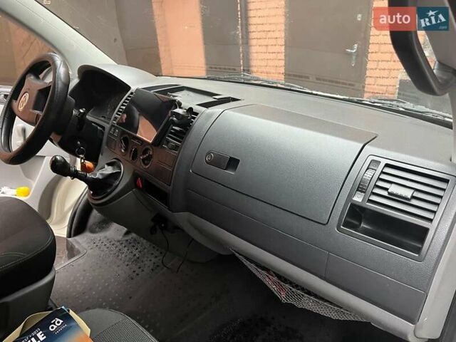 Білий Фольксваген Transporter, об'ємом двигуна 1.9 л та пробігом 250 тис. км за 10500 $, фото 2 на Automoto.ua