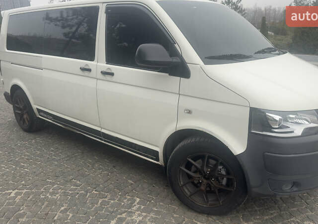 Білий Фольксваген Transporter, об'ємом двигуна 2.5 л та пробігом 297 тис. км за 10700 $, фото 1 на Automoto.ua