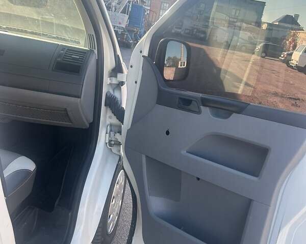 Белый Фольксваген Transporter, объемом двигателя 1.9 л и пробегом 372 тыс. км за 7700 $, фото 7 на Automoto.ua