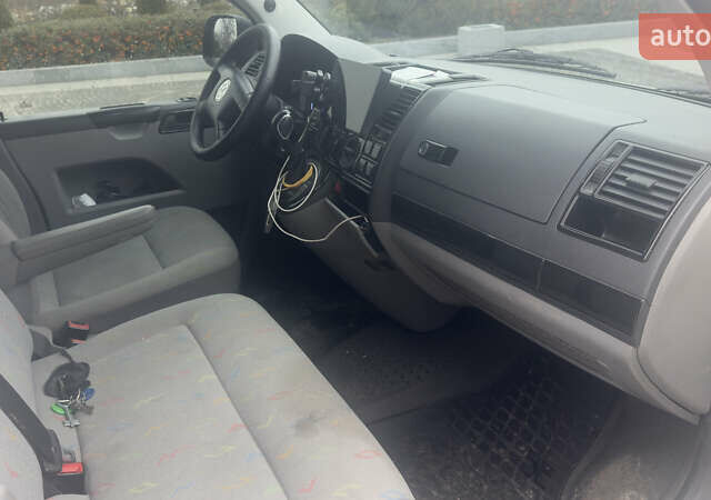 Білий Фольксваген Transporter, об'ємом двигуна 2.5 л та пробігом 297 тис. км за 10700 $, фото 4 на Automoto.ua