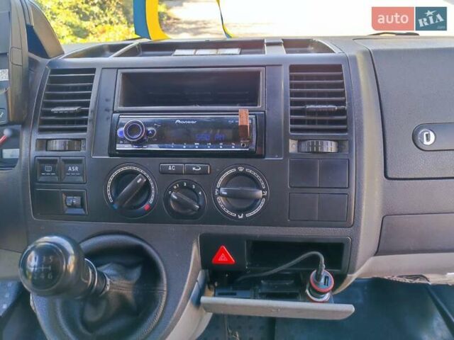 Белый Фольксваген Transporter, объемом двигателя 2.5 л и пробегом 335 тыс. км за 8500 $, фото 16 на Automoto.ua