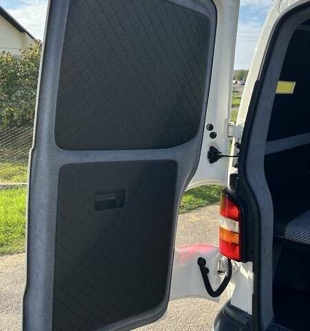 Білий Фольксваген Transporter, об'ємом двигуна 1.9 л та пробігом 180 тис. км за 12500 $, фото 9 на Automoto.ua