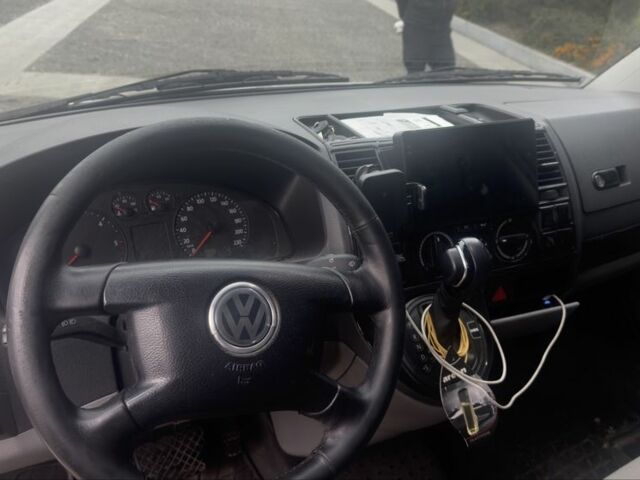 Білий Фольксваген Transporter, об'ємом двигуна 2.5 л та пробігом 297 тис. км за 10700 $, фото 6 на Automoto.ua