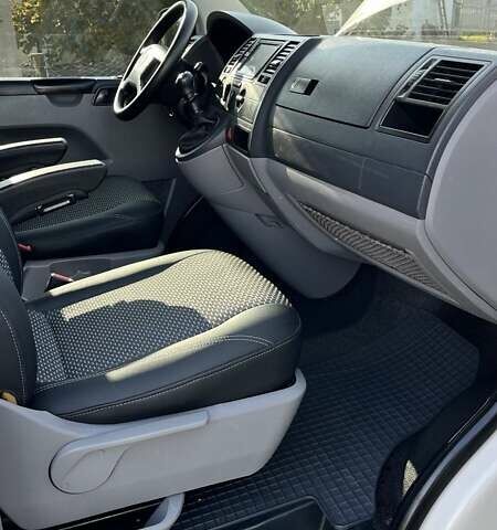 Білий Фольксваген Transporter, об'ємом двигуна 1.9 л та пробігом 180 тис. км за 12500 $, фото 3 на Automoto.ua