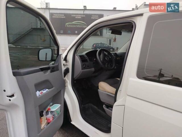 Белый Фольксваген Transporter, объемом двигателя 2.5 л и пробегом 280 тыс. км за 7700 $, фото 1 на Automoto.ua