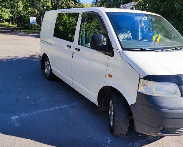 Белый Фольксваген Transporter, объемом двигателя 2.5 л и пробегом 335 тыс. км за 8500 $, фото 1 на Automoto.ua