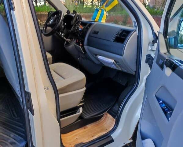 Белый Фольксваген Transporter, объемом двигателя 2.5 л и пробегом 335 тыс. км за 8500 $, фото 5 на Automoto.ua