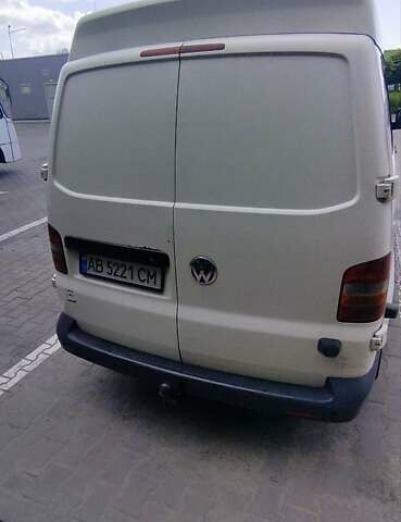 Белый Фольксваген Transporter, объемом двигателя 2.5 л и пробегом 400 тыс. км за 8700 $, фото 1 на Automoto.ua