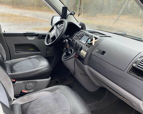 Білий Фольксваген Transporter, об'ємом двигуна 2.5 л та пробігом 355 тис. км за 8799 $, фото 6 на Automoto.ua