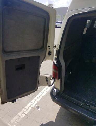 Белый Фольксваген Transporter, объемом двигателя 2.5 л и пробегом 400 тыс. км за 8700 $, фото 23 на Automoto.ua