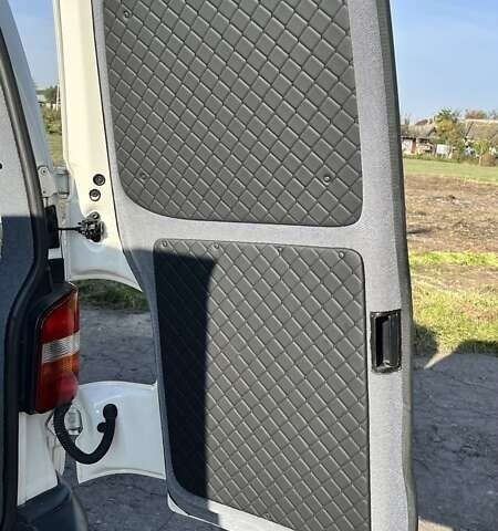 Білий Фольксваген Transporter, об'ємом двигуна 1.9 л та пробігом 180 тис. км за 12500 $, фото 10 на Automoto.ua
