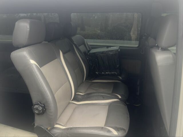 Білий Фольксваген Transporter, об'ємом двигуна 2.5 л та пробігом 297 тис. км за 10700 $, фото 4 на Automoto.ua