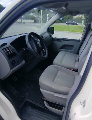 Белый Фольксваген Transporter, объемом двигателя 2.5 л и пробегом 400 тыс. км за 8700 $, фото 2 на Automoto.ua