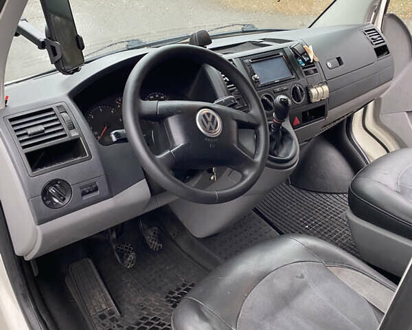 Білий Фольксваген Transporter, об'ємом двигуна 2.5 л та пробігом 355 тис. км за 8799 $, фото 8 на Automoto.ua