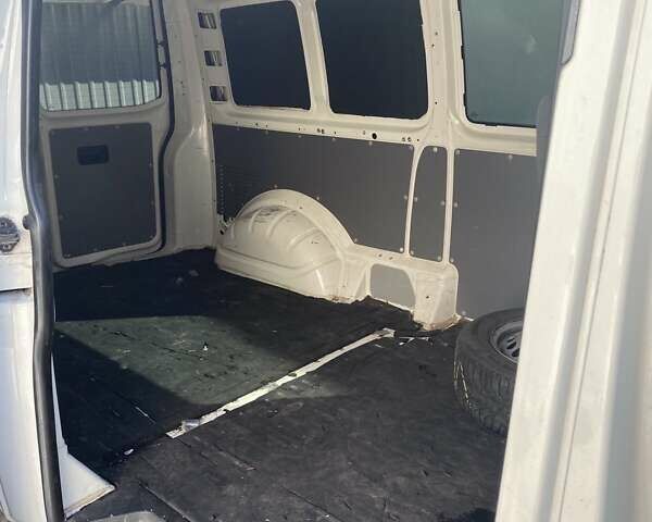 Белый Фольксваген Transporter, объемом двигателя 2.5 л и пробегом 220 тыс. км за 6000 $, фото 8 на Automoto.ua