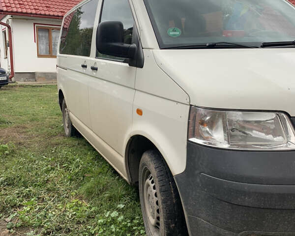 Белый Фольксваген Transporter, объемом двигателя 2.5 л и пробегом 144 тыс. км за 9900 $, фото 2 на Automoto.ua