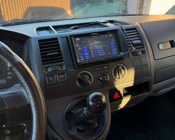 Білий Фольксваген Transporter, об'ємом двигуна 1.9 л та пробігом 360 тис. км за 7800 $, фото 8 на Automoto.ua