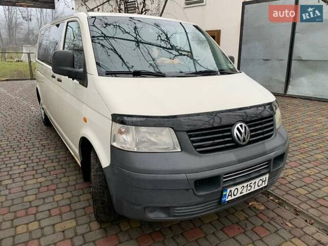 Белый Фольксваген Transporter, объемом двигателя 2.5 л и пробегом 285 тыс. км за 7000 $, фото 1 на Automoto.ua