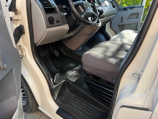 Белый Фольксваген Transporter, объемом двигателя 1.9 л и пробегом 333 тыс. км за 8900 $, фото 1 на Automoto.ua