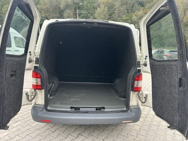 Белый Фольксваген Transporter, объемом двигателя 2.5 л и пробегом 303 тыс. км за 6750 $, фото 5 на Automoto.ua