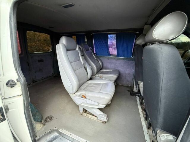 Білий Фольксваген Transporter, об'ємом двигуна 1.9 л та пробігом 290 тис. км за 7999 $, фото 8 на Automoto.ua