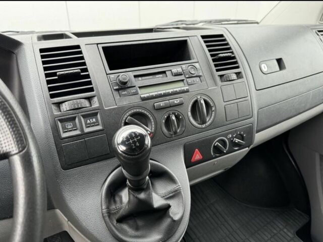 Білий Фольксваген Transporter, об'ємом двигуна 2.5 л та пробігом 215 тис. км за 3340 $, фото 9 на Automoto.ua