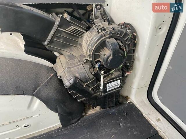 Белый Фольксваген Transporter, объемом двигателя 2.5 л и пробегом 220 тыс. км за 6000 $, фото 4 на Automoto.ua