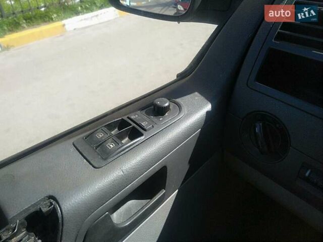 Белый Фольксваген Transporter, объемом двигателя 2.5 л и пробегом 300 тыс. км за 7000 $, фото 2 на Automoto.ua