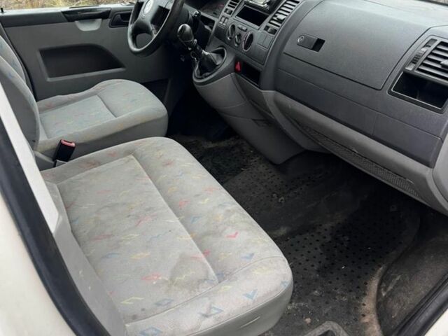 Белый Фольксваген Transporter, объемом двигателя 2.5 л и пробегом 398 тыс. км за 5831 $, фото 5 на Automoto.ua