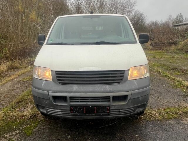 Белый Фольксваген Transporter, объемом двигателя 2.5 л и пробегом 398 тыс. км за 5831 $, фото 2 на Automoto.ua