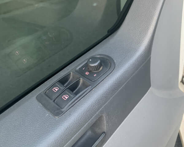 Білий Фольксваген Transporter, об'ємом двигуна 1.9 л та пробігом 390 тис. км за 7000 $, фото 3 на Automoto.ua