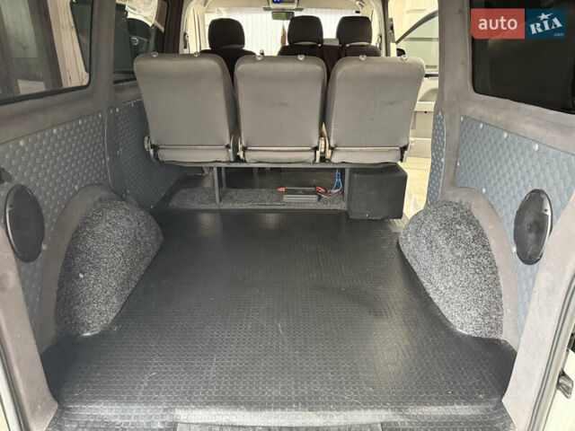 Білий Фольксваген Transporter, об'ємом двигуна 2.5 л та пробігом 274 тис. км за 11500 $, фото 20 на Automoto.ua