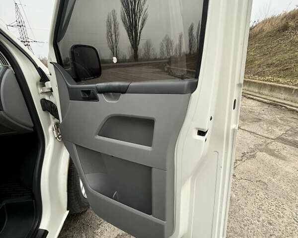 Белый Фольксваген Transporter, объемом двигателя 1.9 л и пробегом 414 тыс. км за 8500 $, фото 10 на Automoto.ua