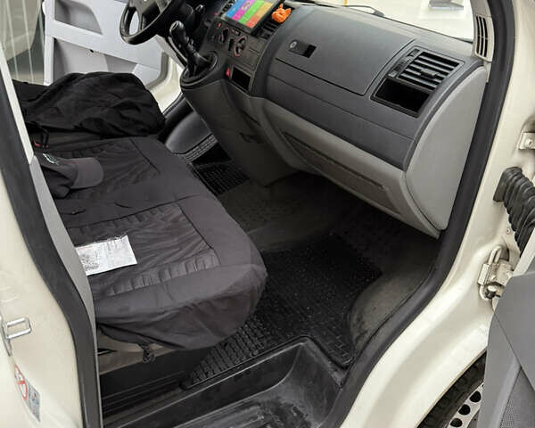 Білий Фольксваген Transporter, об'ємом двигуна 2.5 л та пробігом 274 тис. км за 11500 $, фото 22 на Automoto.ua