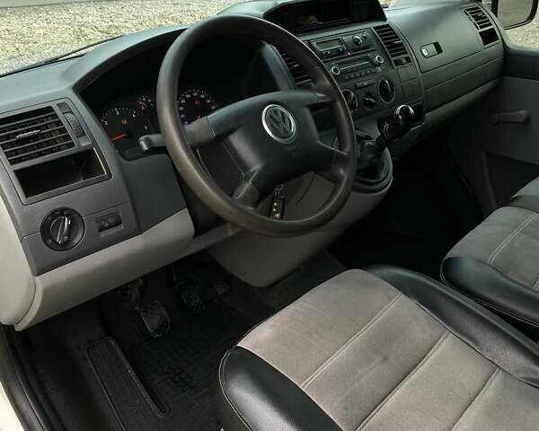 Білий Фольксваген Transporter, об'ємом двигуна 2.46 л та пробігом 310 тис. км за 8800 $, фото 4 на Automoto.ua