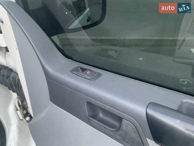 Білий Фольксваген Transporter, об'ємом двигуна 1.9 л та пробігом 390 тис. км за 7000 $, фото 10 на Automoto.ua