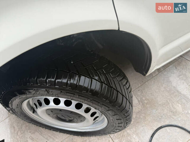 Білий Фольксваген Transporter, об'ємом двигуна 2.5 л та пробігом 274 тис. км за 11500 $, фото 5 на Automoto.ua