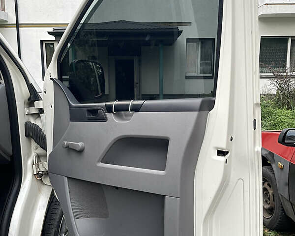 Белый Фольксваген Transporter, объемом двигателя 1.9 л и пробегом 340 тыс. км за 8700 $, фото 4 на Automoto.ua