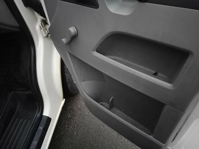 Белый Фольксваген Transporter, объемом двигателя 2.5 л и пробегом 267 тыс. км за 9600 $, фото 10 на Automoto.ua