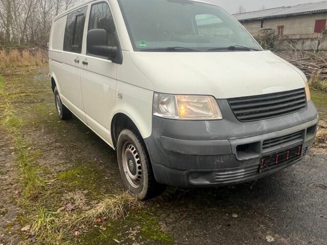 Белый Фольксваген Transporter, объемом двигателя 2.5 л и пробегом 398 тыс. км за 5831 $, фото 1 на Automoto.ua