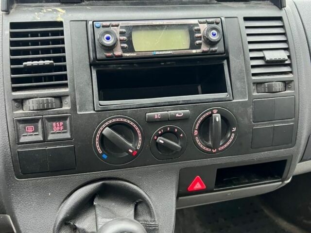 Белый Фольксваген Transporter, объемом двигателя 2.5 л и пробегом 398 тыс. км за 5831 $, фото 4 на Automoto.ua