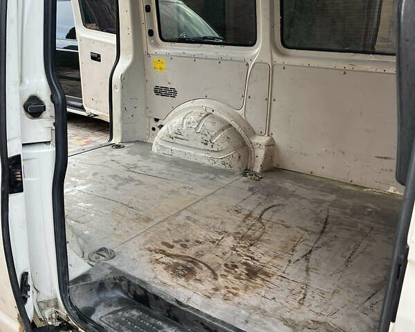 Білий Фольксваген Transporter, об'ємом двигуна 1.9 л та пробігом 390 тис. км за 7000 $, фото 11 на Automoto.ua