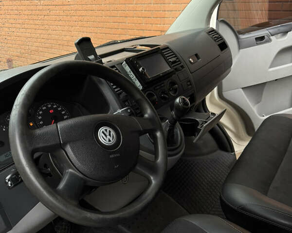 Белый Фольксваген Transporter, объемом двигателя 2.5 л и пробегом 305 тыс. км за 10200 $, фото 9 на Automoto.ua