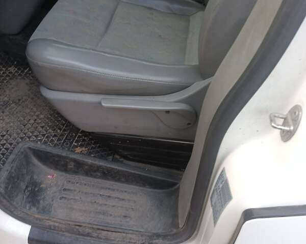 Белый Фольксваген Transporter, объемом двигателя 1.9 л и пробегом 337 тыс. км за 8500 $, фото 2 на Automoto.ua