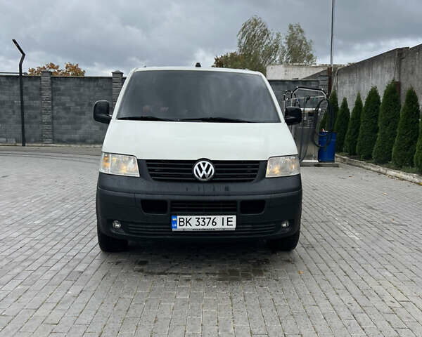 Білий Фольксваген Transporter, об'ємом двигуна 2.46 л та пробігом 308 тис. км за 10500 $, фото 1 на Automoto.ua