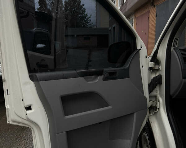 Белый Фольксваген Transporter, объемом двигателя 2.5 л и пробегом 305 тыс. км за 10200 $, фото 12 на Automoto.ua