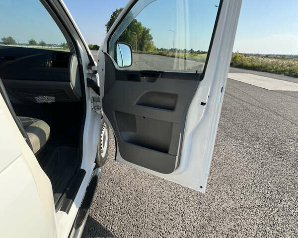 Білий Фольксваген Transporter, об'ємом двигуна 1.9 л та пробігом 350 тис. км за 9200 $, фото 5 на Automoto.ua