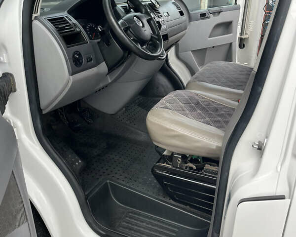 Білий Фольксваген Transporter, об'ємом двигуна 1.9 л та пробігом 350 тис. км за 9200 $, фото 21 на Automoto.ua